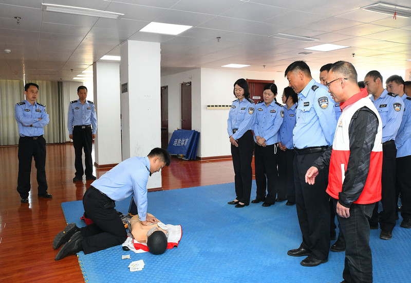 急救技能强警魂 警红携手护平安——砀山县红十字会走进县公安局开展应急救护资格认证培训 急救技能强警魂 警红携手护平安——砀山县红十字会走进县公安局开展应急救护资格认证培训